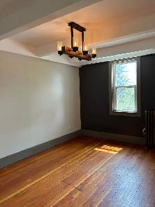 3Bed 1Bath Duplex Suite For Rent On Corydon - Photo 3