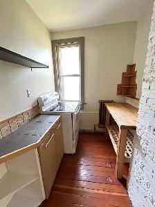 3Bed 1Bath Duplex Suite For Rent On Corydon - Photo 11