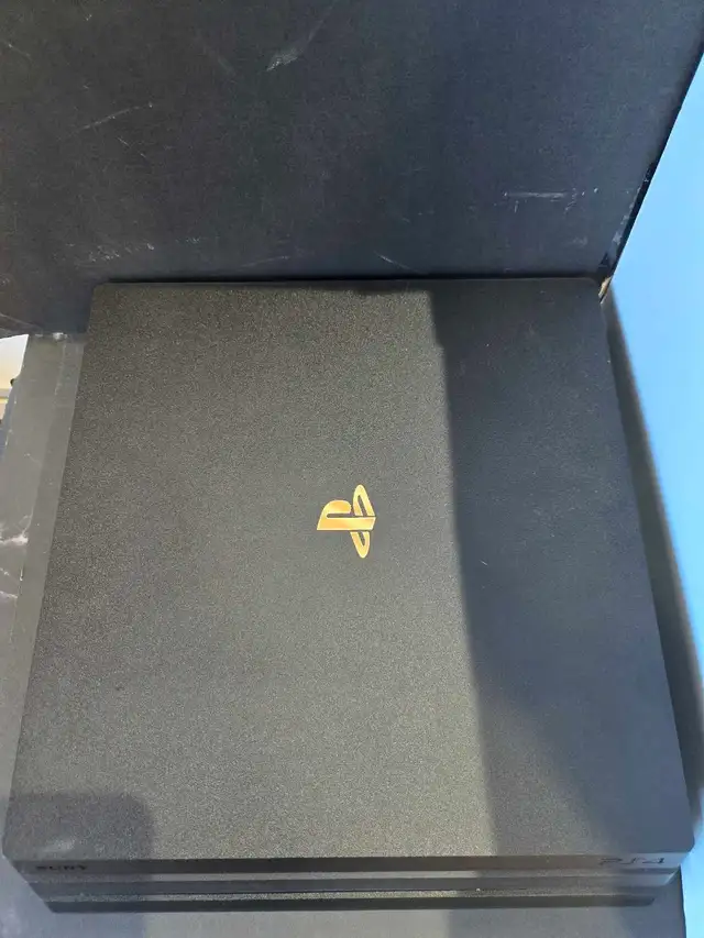 SONY PS4 PRO 1TB W/ACC