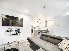 Fully Renovated 4-Bedroom Apartment with Private Terrace - Photo 4
