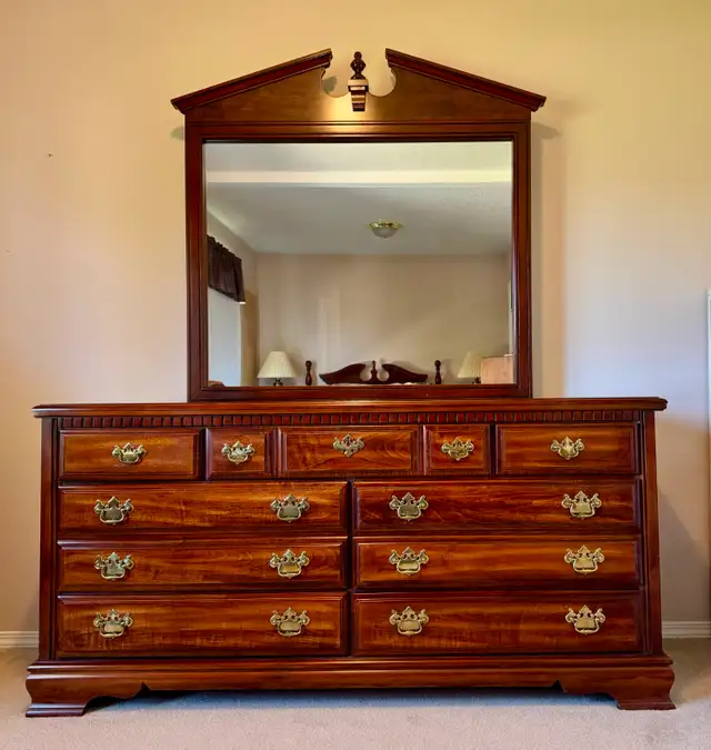 Gorgeous Queen Bedroom Suite
