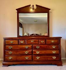 Gorgeous Queen Bedroom Suite