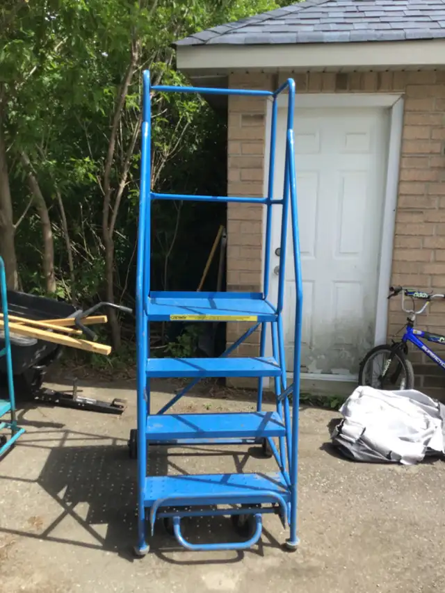 WAREHOUSE ROLLING LADDERS