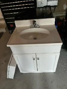bathroom vanity and mirror - Photo 2