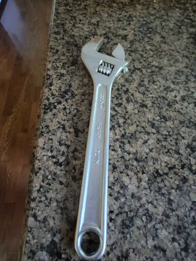 Adjustable wrench