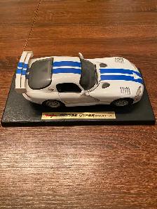 1997 Dodge Viper GTS-R, Maisto 1:18 Scale Diecast model - Photo 3