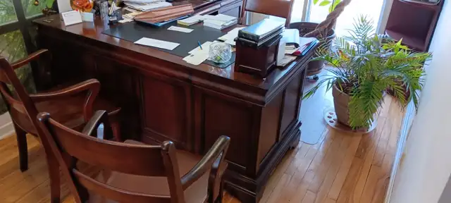 BUREAU STYLE MINISTRE  et 3 chaises