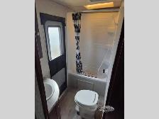 2018 Heartland Wilderness 2850BH - Photo 13