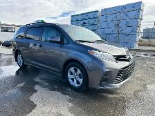 2018 Toyota Sienna Back Cam, Bluetooth, Well Maintained - Photo 3