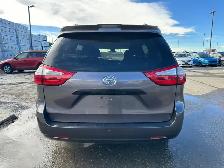2018 Toyota Sienna Back Cam, Bluetooth, Well Maintained - Photo 5
