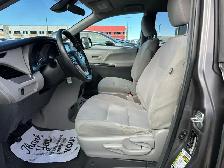 2018 Toyota Sienna Back Cam, Bluetooth, Well Maintained - Photo 7