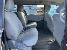 2018 Toyota Sienna Back Cam, Bluetooth, Well Maintained - Photo 9