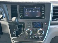 2018 Toyota Sienna Back Cam, Bluetooth, Well Maintained - Photo 15