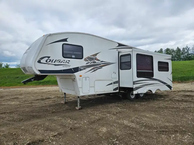 2006 Keystone 276EFS 27 Ft T/A Fifth Wheel Trailer Cougar