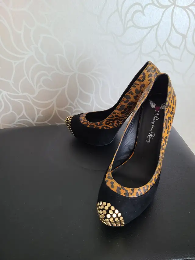 Brand New Women shoes Size 9