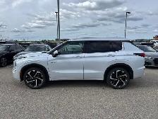 2024 Mitsubishi OUTLANDER - Photo 2