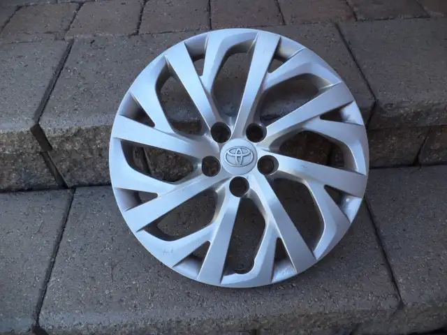 COROLLA WHEEL COVER, 16 INCH.