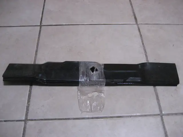 3 John Deere mower blades 18 5/8', # 91-384, M113518