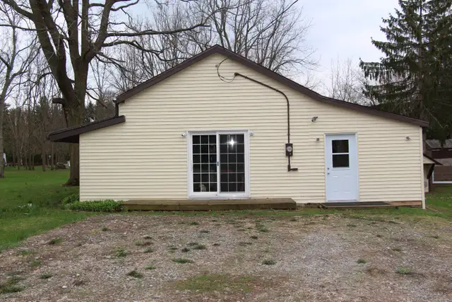 2 Beds 1 Bath house in quiet area
