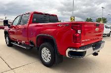 2024 Chevrolet Silverado 2500HD LT 4WD DIESEL/ ACCIDENT-FREE/ TO - Photo 2
