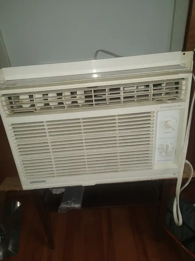 Window air conditioner 8000 BTU