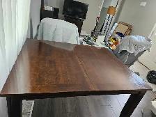 Beautiful Table, new don't fit in my new home.