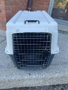 Dog Crate - 32" 40LBS - Plastic Carrier - Essentials - Photo 6