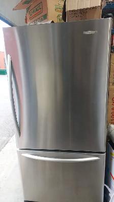 Fridge 33' KitchenAid KBRA22KRSS01 Bottom Mount Used - Photo 2