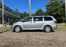 2017 Toyota Sienna LE AWD 7 Passenger - Photo 2