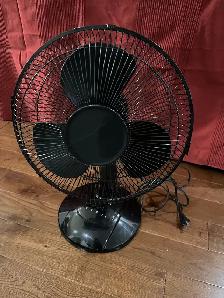 2-inch 3-Speeds Oscillating Table Fan in Black - Photo 4