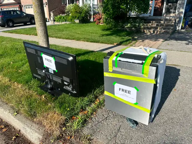 Free: Maytag dishwasher as is for parts (read)
