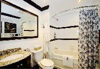 2 Bright beautiful rooms 1w- lrg patio 1w-priv 2 pc bath & entry - Photo 5