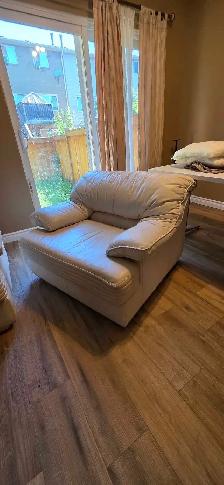 LEATHER DAMAR CHAIR