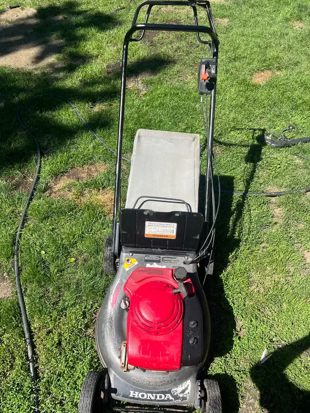 Tondeuse commercial Honda autotractée-500$