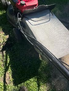 Tondeuse commercial Honda autotractée-500$ - Photo 9
