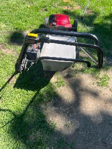 Tondeuse commercial Honda autotractée-500$ - Photo 10