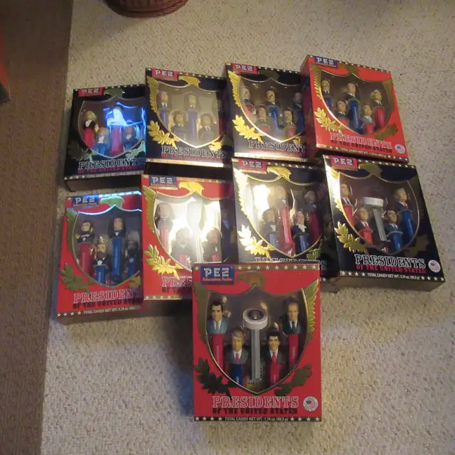 PEZ DISPENSER SETS