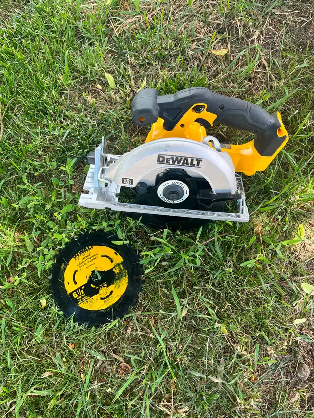 DEWALT 20V MAX Cordless 6-1/2 Inch Circular Saw