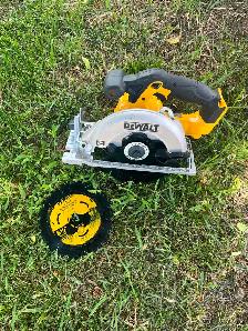 DEWALT 20V MAX Cordless 6-1/2 Inch Circular Saw