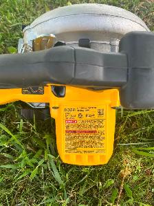 DEWALT 20V MAX Cordless 6-1/2 Inch Circular Saw - Photo 2