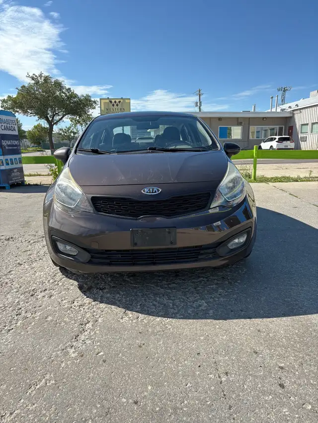 2013 Kia Rio, clean title , safetied