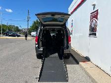 2016 Dodge Grand Caravan SXT-WHEELCHAIR ACCESSIBLE VAN-DVD-CAMER - Photo 2
