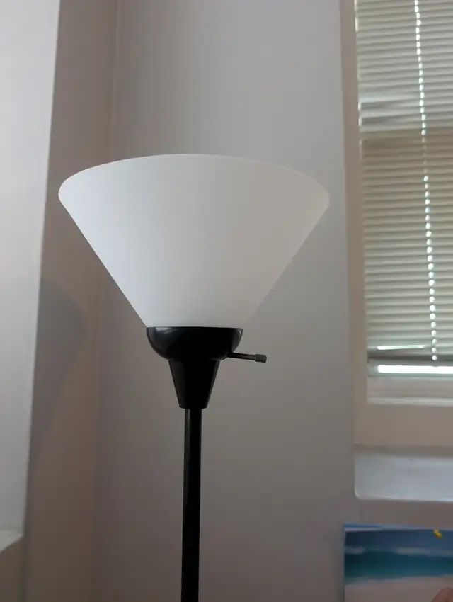 FLOOR LAMP