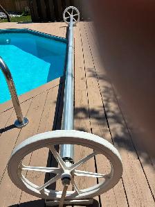 Solar blanket roller and 3 step pool ladder - Photo 2