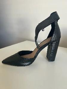 ladies sneakers - make offer - Photo 2