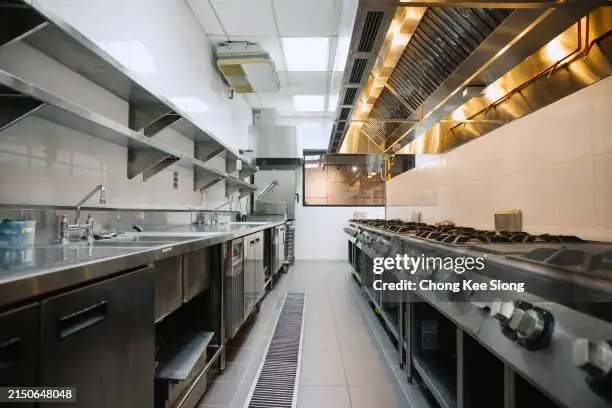 HIRING IMMEDIATELY   Kitchen Help Wanted !