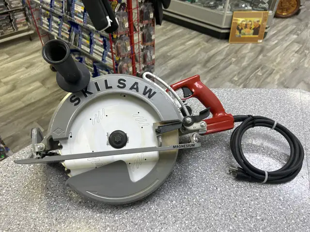 Skilsaw SPT70WM 10" Worm Drive Saw