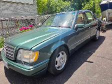 Mercedes-Benz E320 Well Maintained, Clean car, no issues - Photo 2