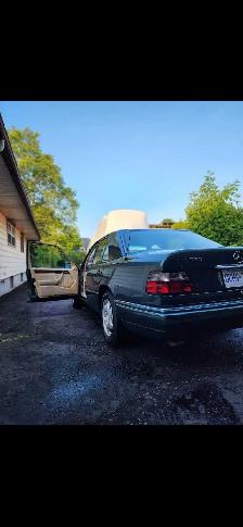 Mercedes-Benz E320 Well Maintained, Clean car, no issues - Photo 5