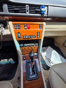 Mercedes-Benz E320 Well Maintained, Clean car, no issues - Photo 9
